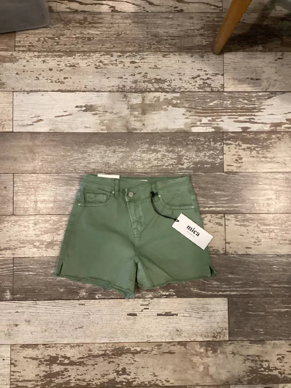 Cross Over Shorts In Green