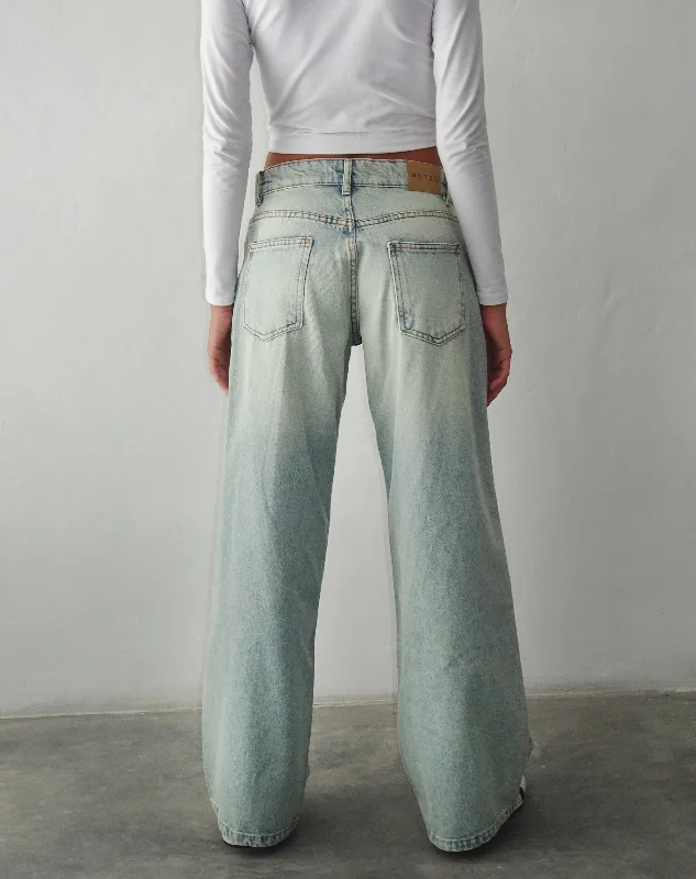 Roomy Extra Wide Low Rise Jeans in Super Bleached Wash