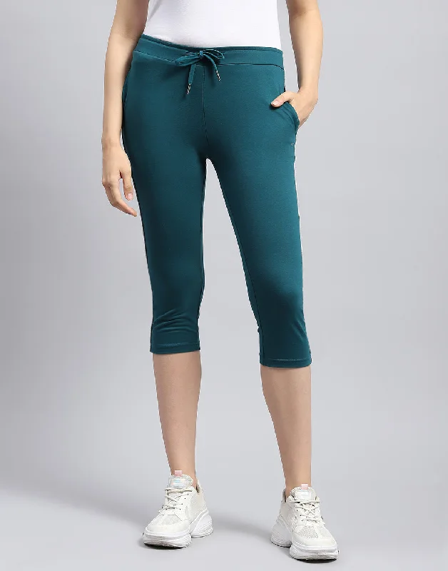 Women Green Solid Regular Fit Capri