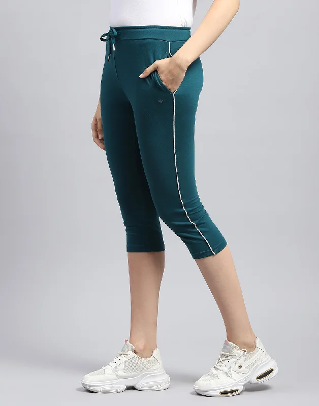 Women Green Solid Regular Fit Capri