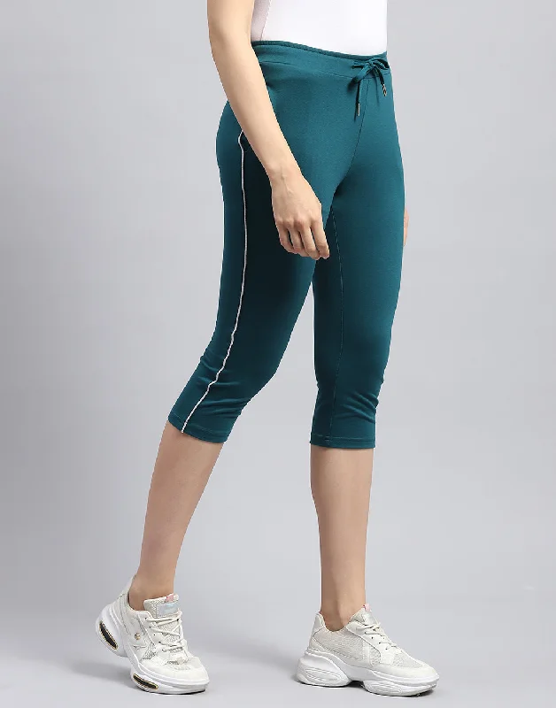 Women Green Solid Regular Fit Capri